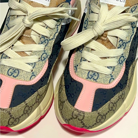 GUCCI WOMEN'S RHYTON SNEAKERS
SIZE 38 
PRODUCT DETAILS
STYLE 620185 99WFO 4371 - Picture 3 of 3